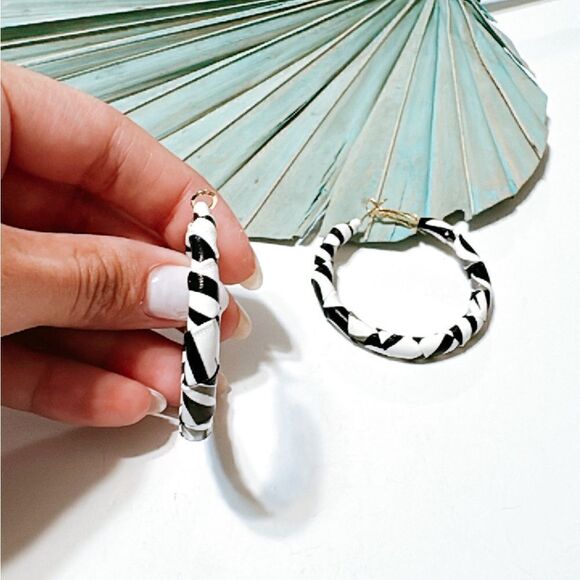 Zebra hoop earrings S614 - Picture 3 of 4